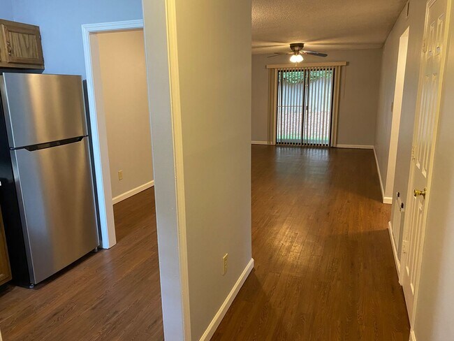 Building Photo - 2 bed 1 bath at Winfield Chase