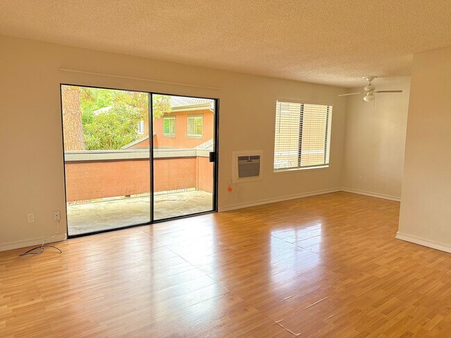 Building Photo - $3290 - 3 BED/2 BATH CONDO IN CENTRAL FREM...