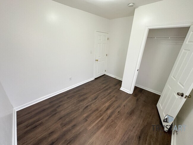 Building Photo - 3 Bedroom townhome in neark Parkland, Phil...
