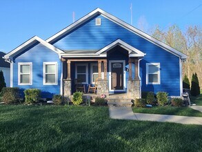 Building Photo - 2737 Celia Ave