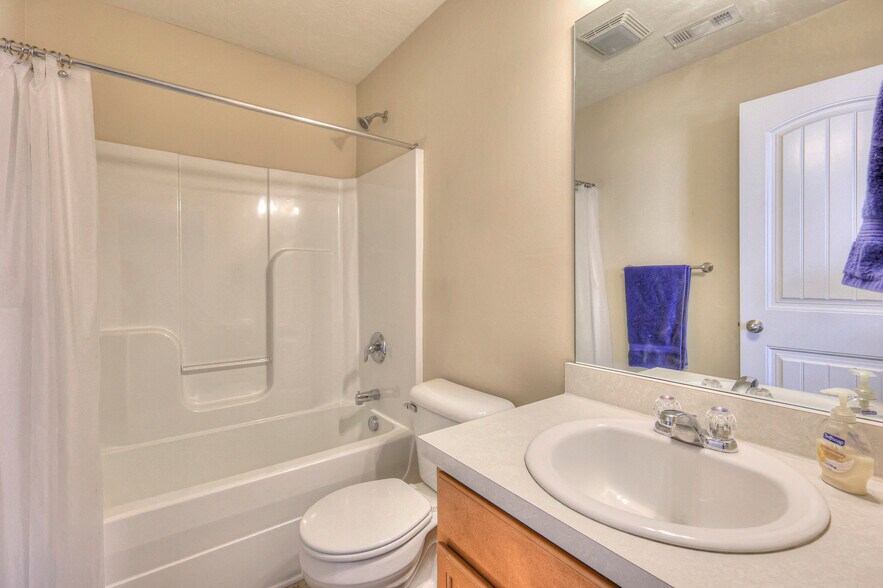 Building Photo - 589 Bradburn Village Cir