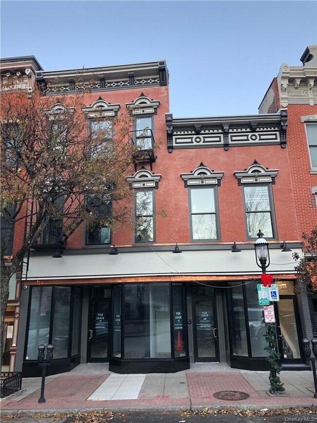 Building Photo - 195 Main St