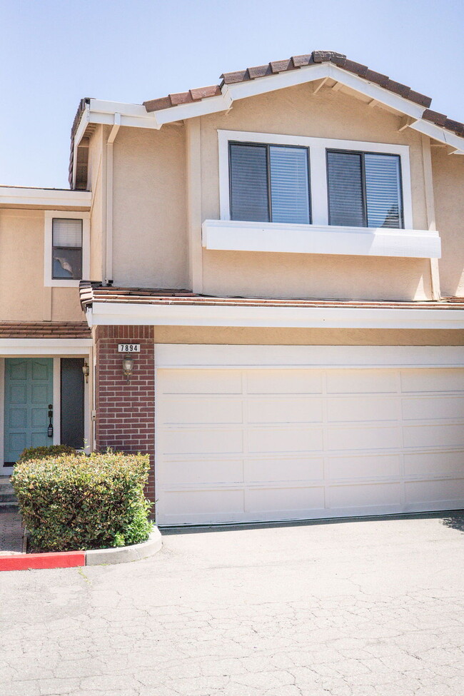 Building Photo - "Charming 3-Bed Home with Fireplace & Pool...