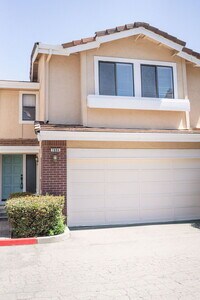 Building Photo - "Charming 3-Bed Home with Fireplace & Pool...