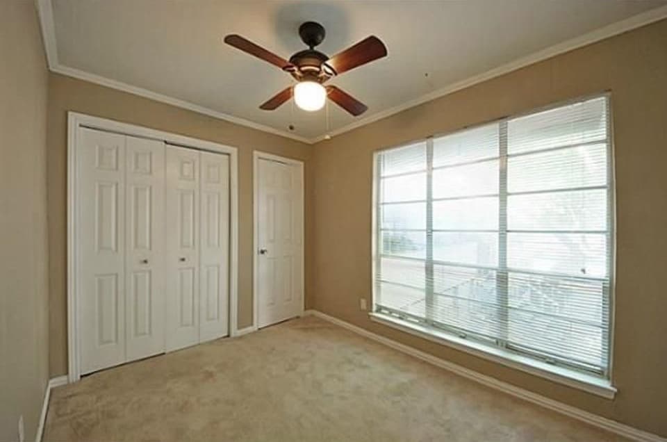 Building Photo - 10594 High Hollows Dr