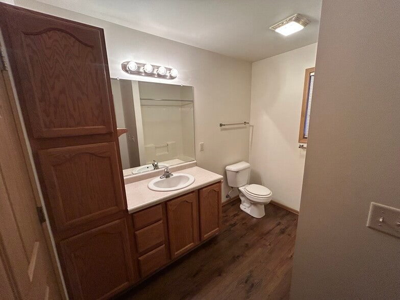 Building Photo - 4549 Woodford Ct