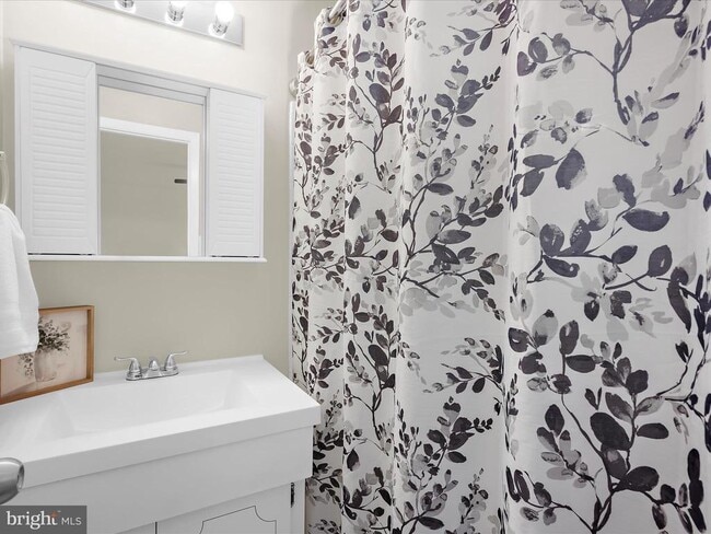 Building Photo - 855 De Franceaux Harbour