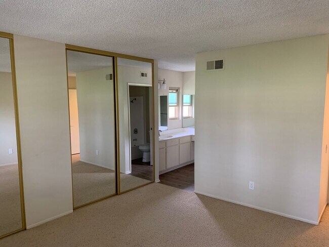 Building Photo - An El Dorado Model on the Golf Course