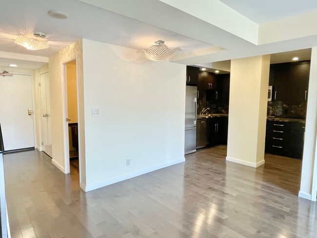 Building Photo - Iconic Gramercy Towers! 2 Story 2BR/2.5BA! 1,745SqFt!  VIEWS! Pool! Fitness! Pet! Parking!  Laund...