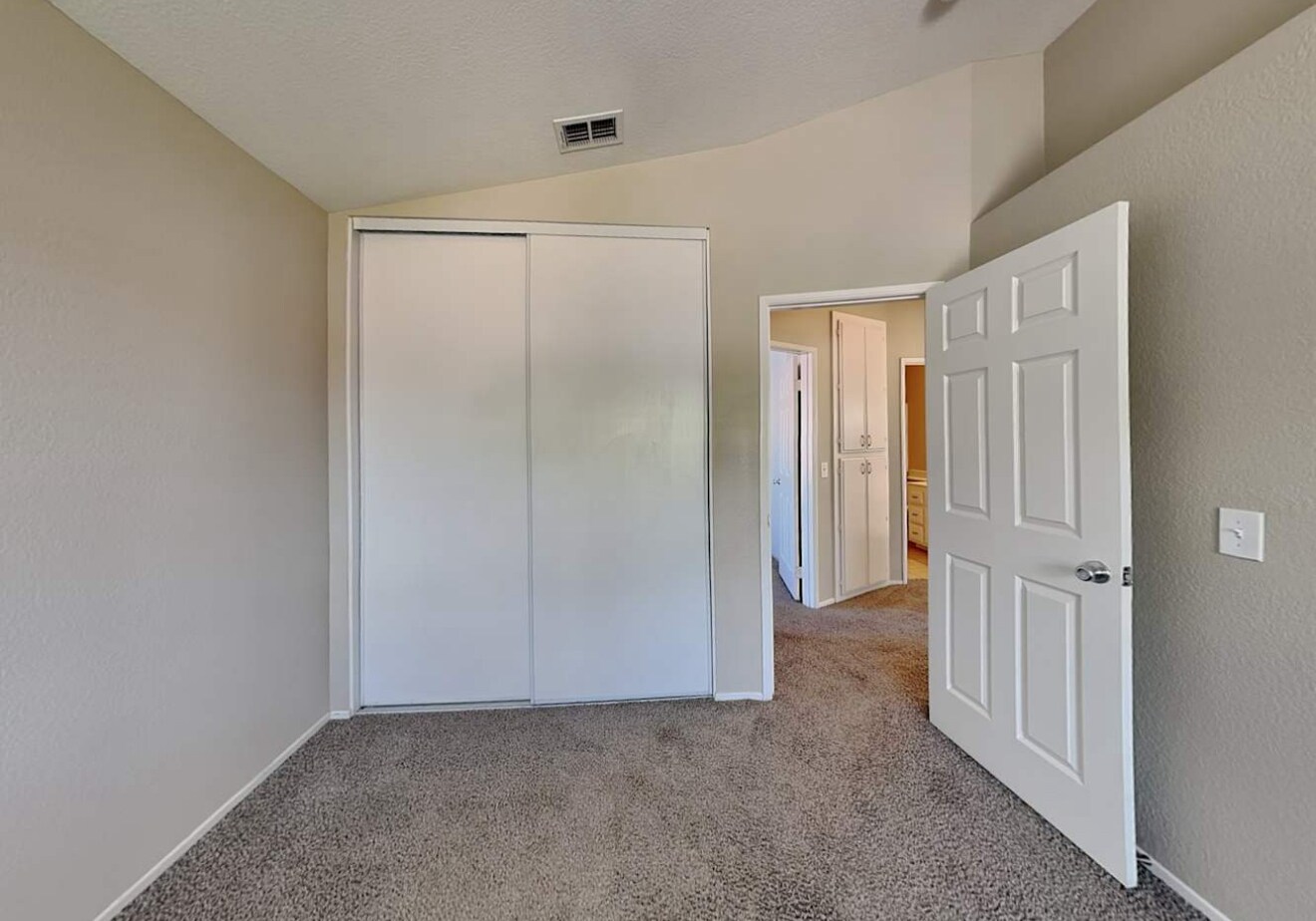 Building Photo - 112 Placid Ave