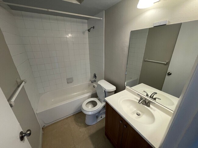 Building Photo - 2/1 in New Port Richey