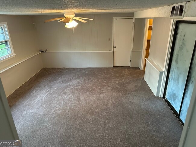 Building Photo - 498 North Ave