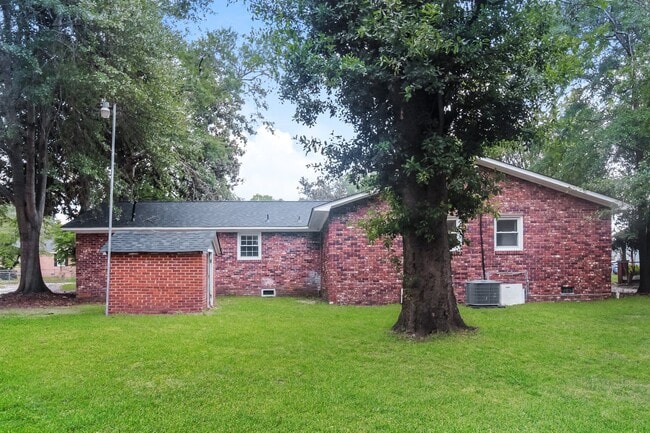 Building Photo - 1541 Beckham St