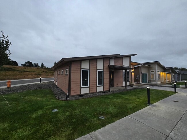 Building Photo - Senior Living Community (55+) - Built In 2...