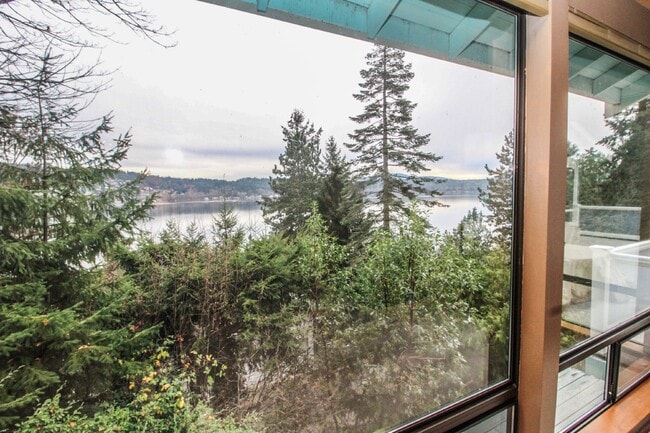 Building Photo - Spacious 4-Bedroom Home with Stunning Lake...