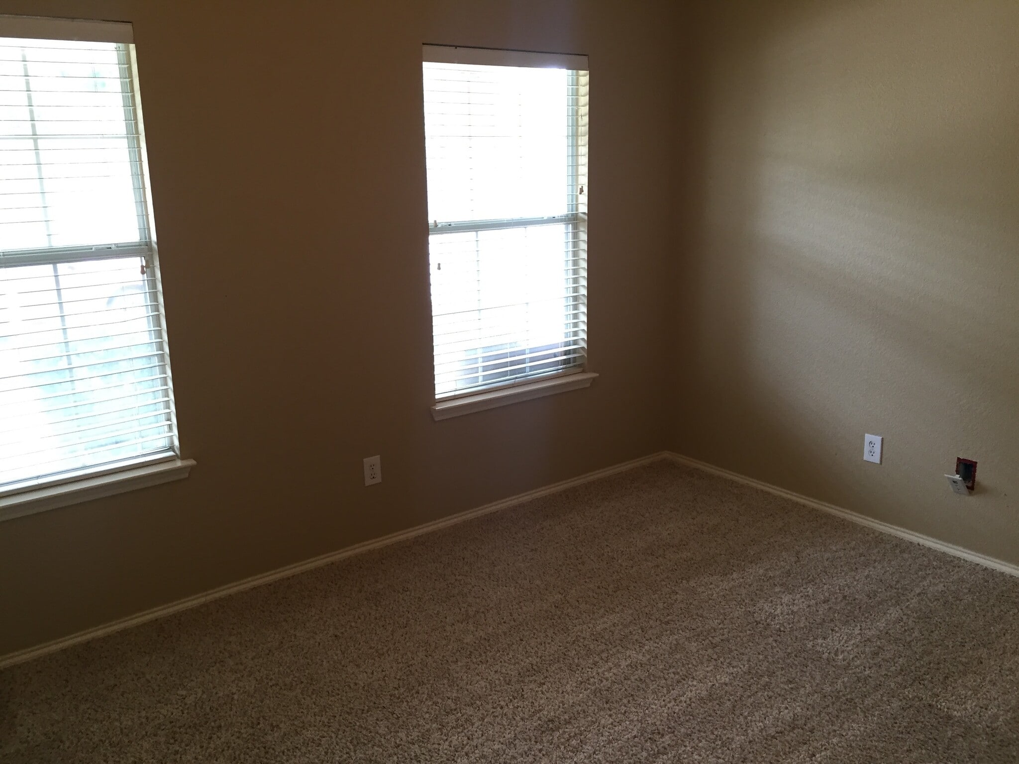 Building Photo - 1000 Warbler Ln