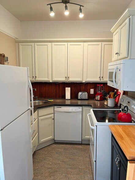 Building Photo - 41 Starnes Ave