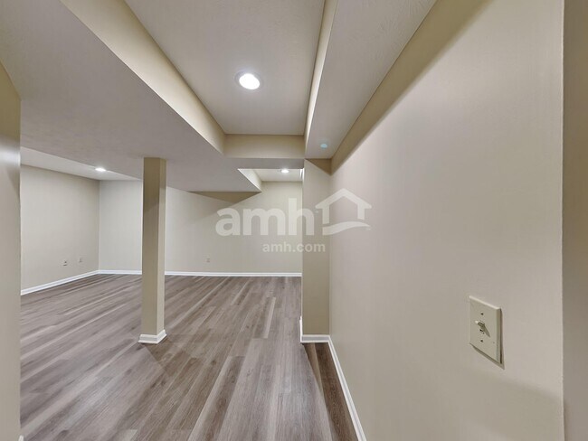 Building Photo - 545 Weeping Willow Ln