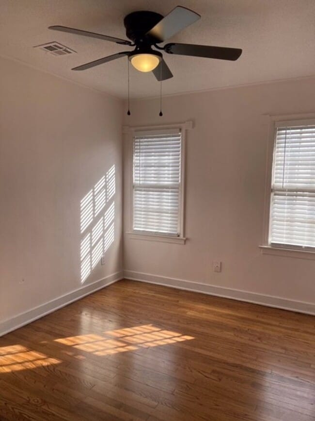 Building Photo - Great Location - Must See