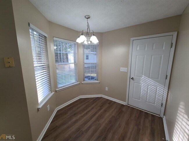 Building Photo - 26 Lullwater Dr