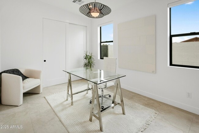 Building Photo - 4002 N 33rd Pl