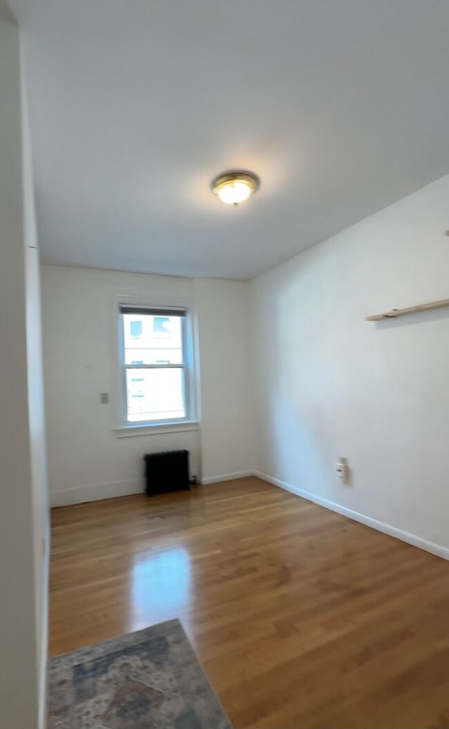 Building Photo - Back Bay 3 Bed Available Now