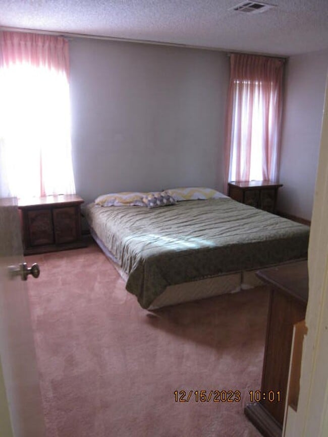 Building Photo - CENTRAL LOCATION - 89119