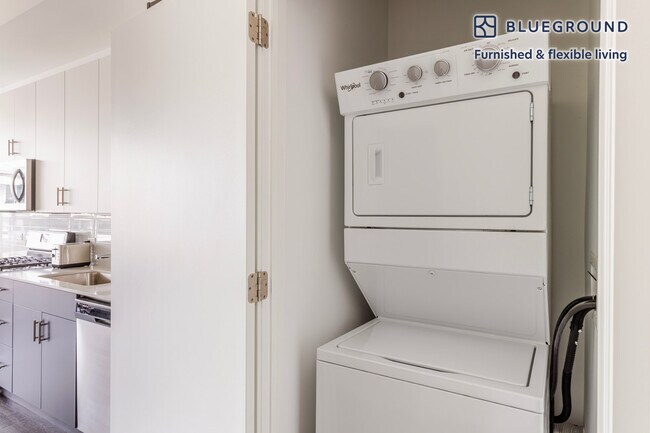 Building Photo - 60 E Randolph St