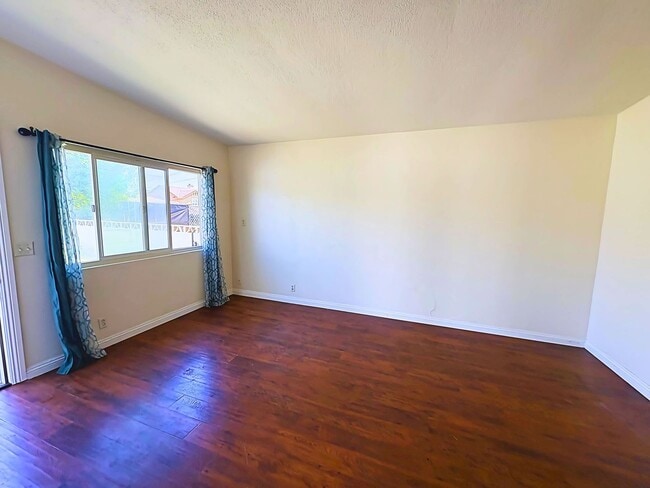Building Photo - 2 Bedroom Rancho Cucamonga Unit
