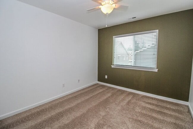 Building Photo - Excellent Snohomish Location. 5bed 3bath 2 Car Garage Sitting on a non through street with very l...