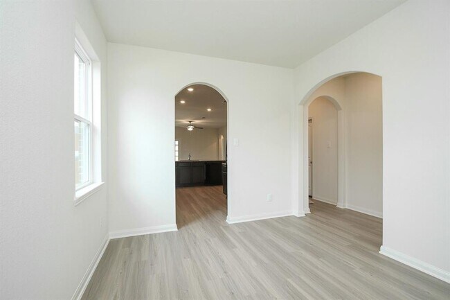 Building Photo - 569 Amberwood Pk Dr