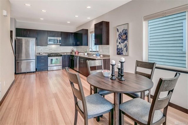 Building Photo - Stunning 3 Bedroom Townhouse in Fremont!