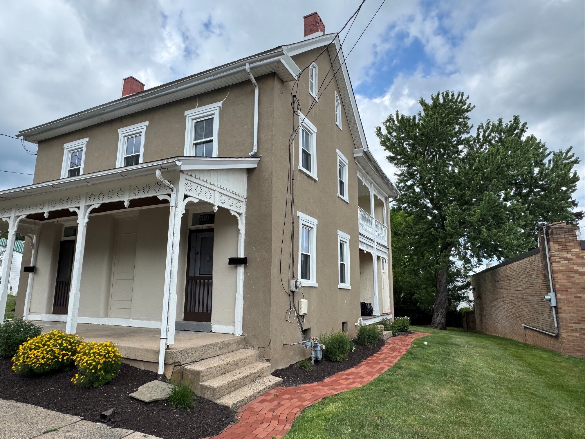 Building Photo - 709 Vine St