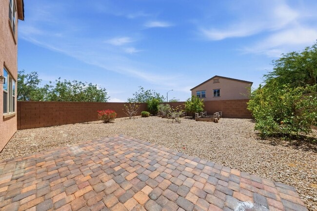 Building Photo - Mountains Edge Gem with Loft, Den & Upgraded Kitchen