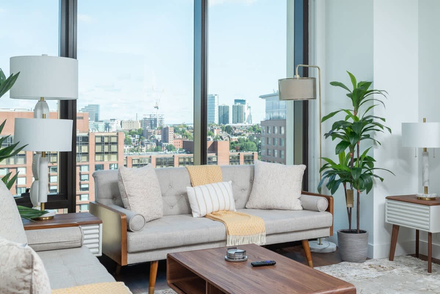 Building Photo - 212 Stuart St