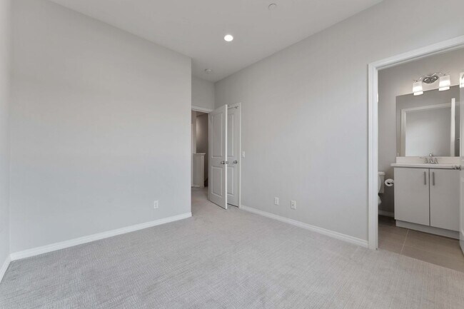 Building Photo - 2434s Tapestry Wy