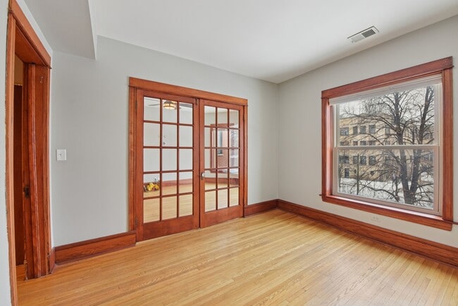 Building Photo - 4432 N Winchester Ave