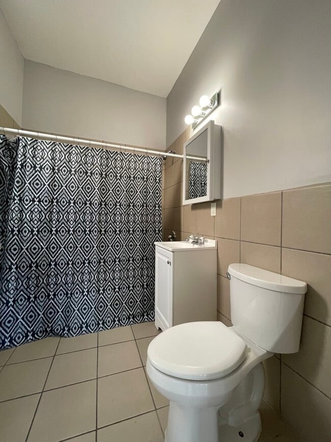 Building Photo - 1939 S Sawyer Ave