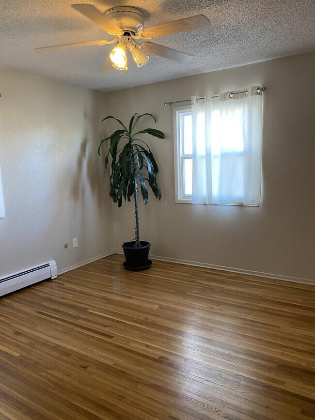 Building Photo - 3 bedroom - Hartsock