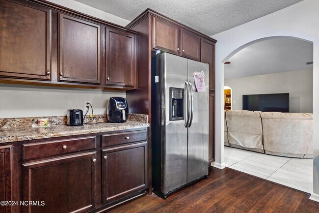 Building Photo - 757 Radiant Dr