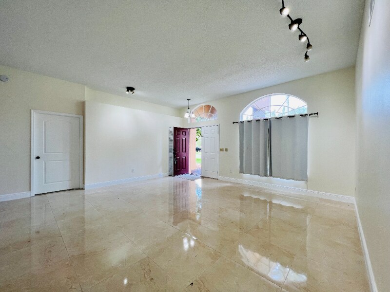 Building Photo - 3909 Yellow Finch Ln