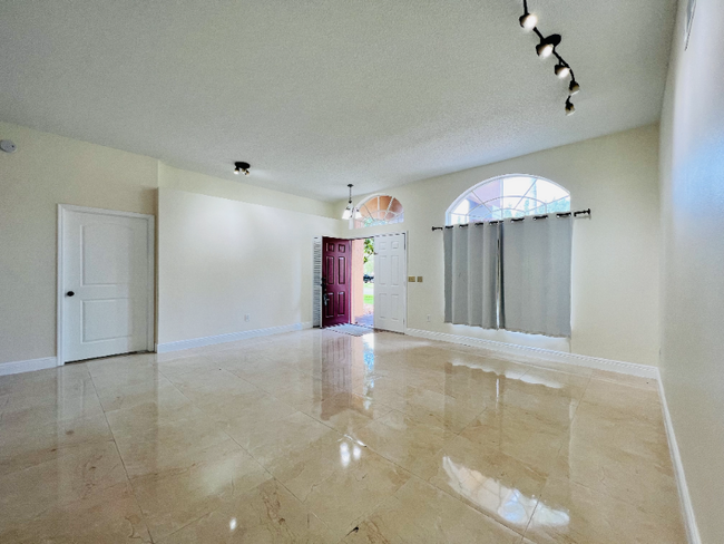 Building Photo - 3909 Yellow Finch Ln