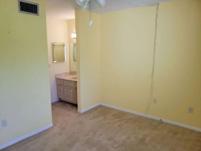Building Photo - 1635 58th Terrace S