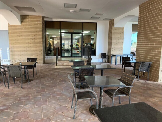 Building Photo - 6039 Collins Ave