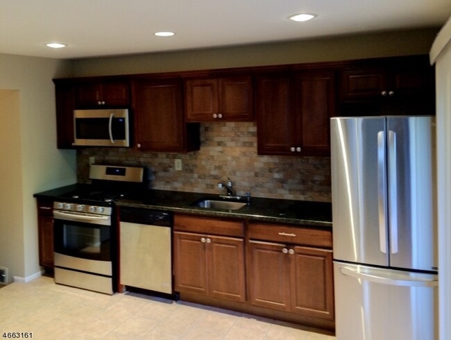 Building Photo - 64 Sycamore Ct