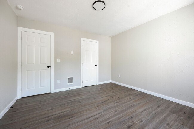 Building Photo - 2829 SE 90th Pl