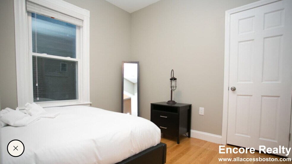 Building Photo - 8 Story St