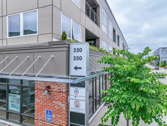 Building Photo - 350 Pleasant St