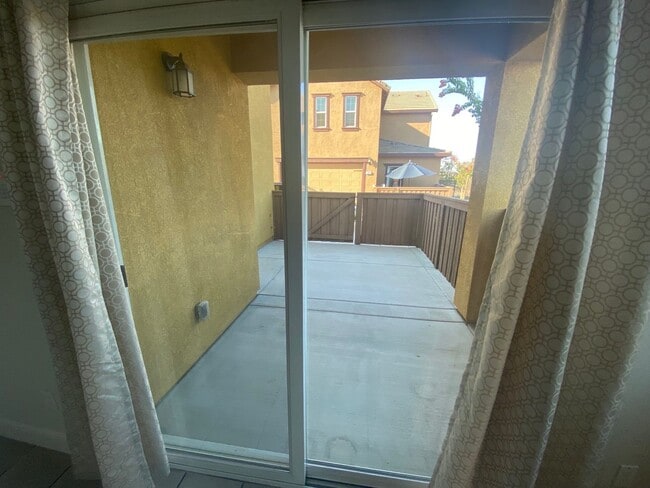 Building Photo - Roseville 3 bedroom in Veranda at Stoneridge.