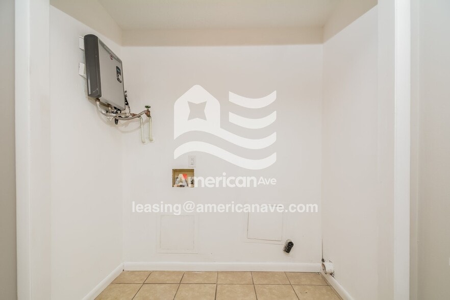 Building Photo - 1030 Bradley St